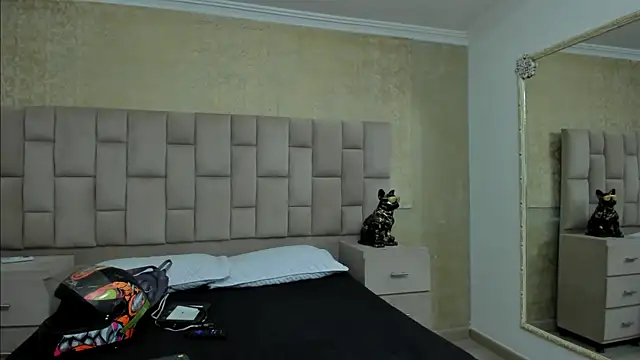 Snapshot of EmmaTorres_ chatting on 02.10.25 EmmaTorres  online show from 02.10.25