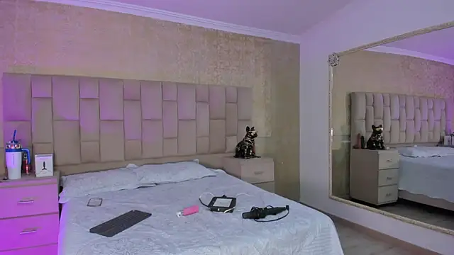 Snapshot of EmmaTorres_ chatting on 02.25.25 EmmaTorres  online show from 02.25.25