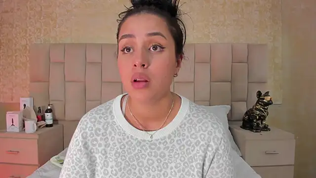 Snapshot of EmmaTorres_ chatting on 03.19.25 EmmaTorres  online show from 03.19.25