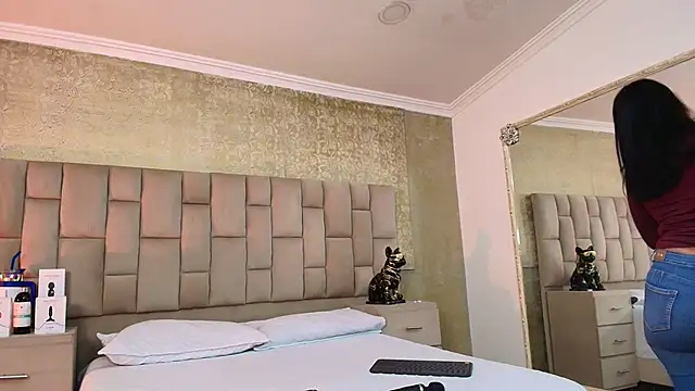 Snapshot of EmmaTorres_ chatting on 03.20.25 EmmaTorres  online show from 03.20.25