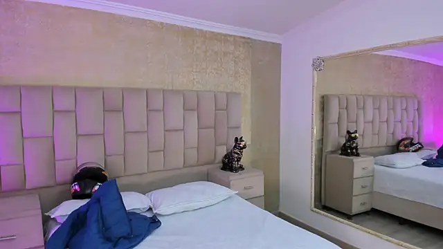 Snapshot of EmmaTorres_ chatting on 03.22.25 EmmaTorres  online show from 03.22.25