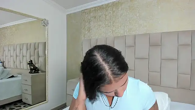 Snapshot of EmmaTorres_ chatting on 09.13.25 EmmaTorres  online show from 09.13.25