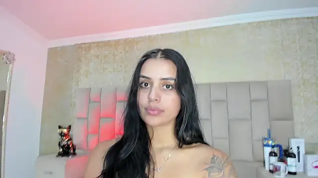 Snapshot of EmmaTorres_ chatting on 09.17.25 EmmaTorres  online show from 09.17.25