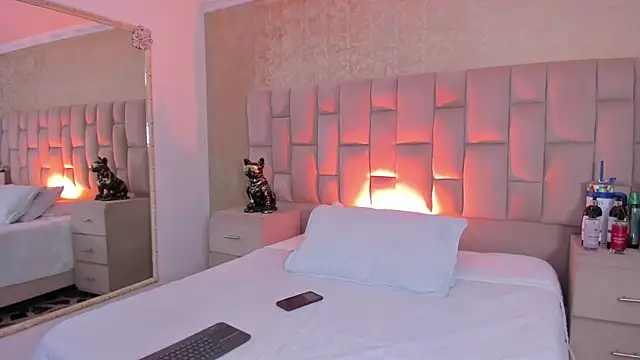 Snapshot of EmmaTorres_ chatting on 10.29.25 EmmaTorres  online show from 10.29.25