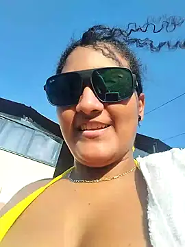 Snapshot of samanthaeliott22 chatting on 12.18.24 samanthaeliott22 online show from 12.18.24