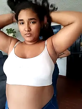 Snapshot of samanthaeliott22 chatting on 03.21.25 samanthaeliott22 online show from 03.21.25