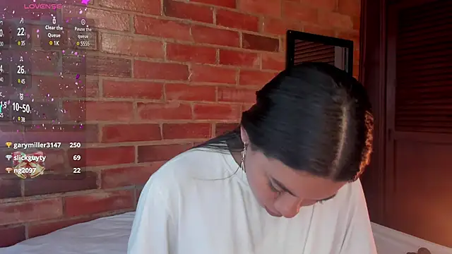 crystalvazquez online show from 12.18.24