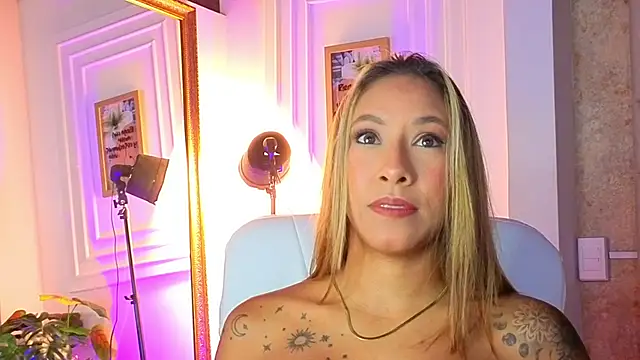 AlessiaLondon online show from 04.20.26