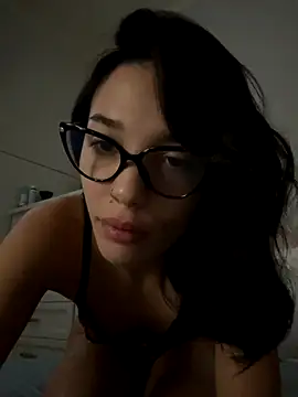 HotBrianna02 online show from 09.23.25