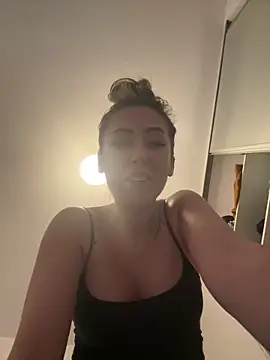 RaquelleDevon online show from 12.19.24