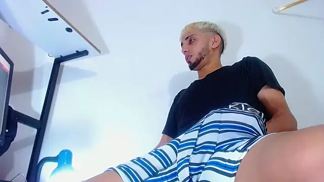 Snapshot of Gregory_hard chatting on 09.27.25 Gregory hard online show from 09.27.25