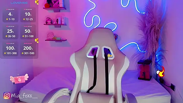 Snapshot of Mia_foxx_ chatting on 03.18.25 Mia foxx online show from 03.18.25