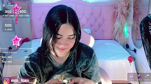 Mia foxx  online show from 10.05.25