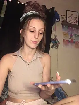 Snapshot of indie-rayne chatting on 12.16.24 indie-rayne online show from 12.16.24
