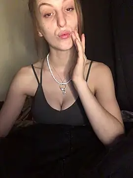 Snapshot of indie-rayne chatting on 01.14.25 indie-rayne online show from 01.14.25