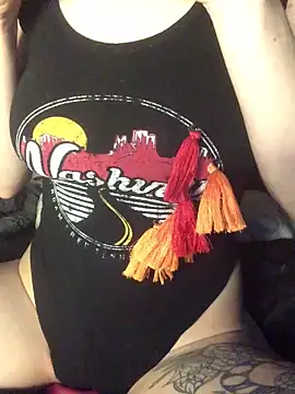 Snapshot of indie-rayne chatting on 01.27.25 indie-rayne online show from 01.27.25