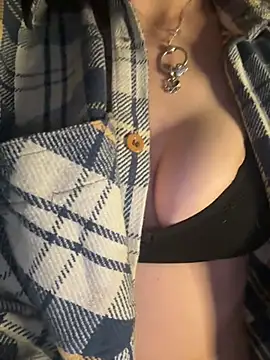 Snapshot of indie-rayne chatting on 03.16.25 indie-rayne online show from 03.16.25