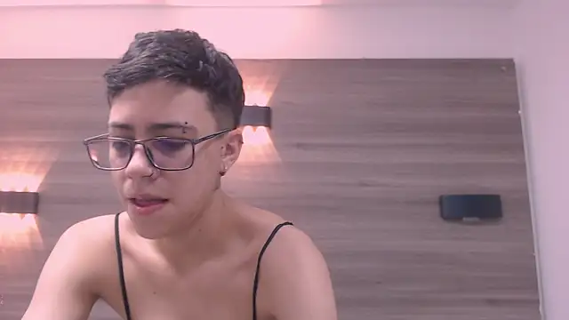 Snapshot of Cutie_Shy_ chatting on 01.17.25 Cutie Shy online show from 01.17.25