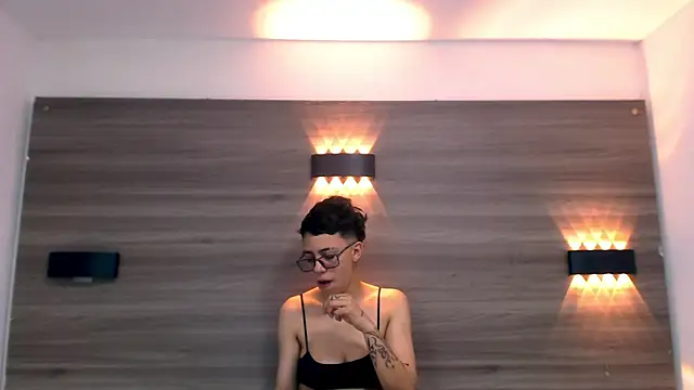 Snapshot of Cutie_Shy_ chatting on 02.04.25 Cutie Shy online show from 02.04.25