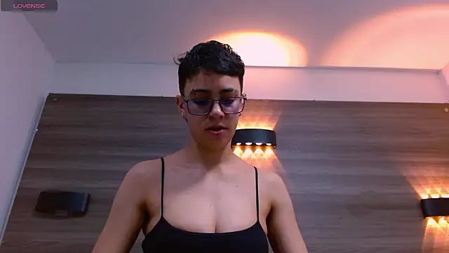 Snapshot of Cutie_Shy_ chatting on 02.27.25 Cutie Shy online show from 02.27.25