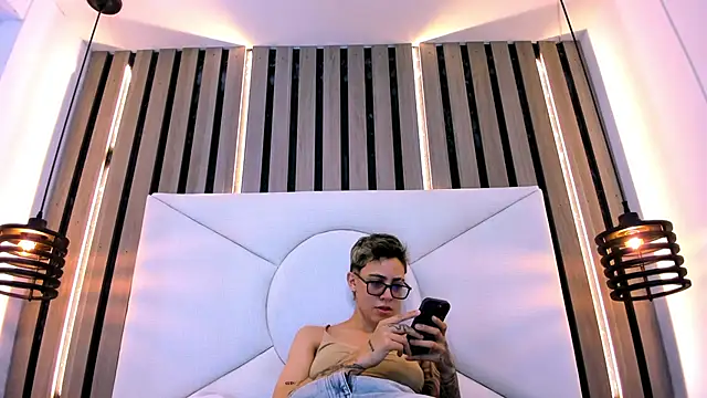 Cutie Shy  online show from 01.12.26