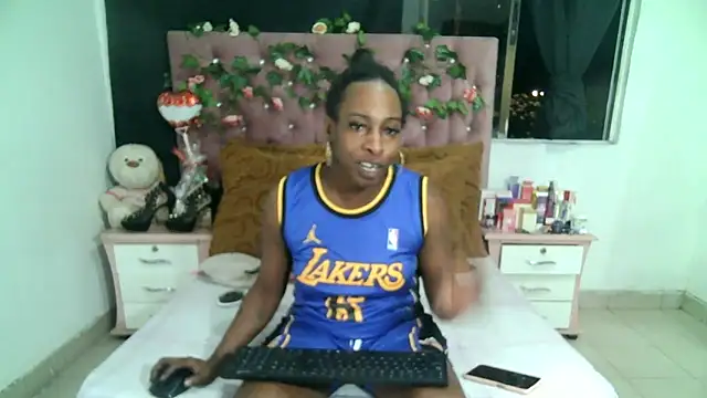 Snapshot of ValeriaTsx chatting on 09.18.25 ValeriaTsx online show from 09.18.25