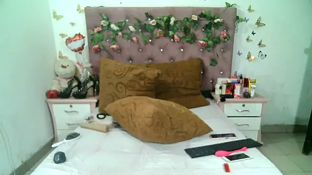 Snapshot of ValeriaTsx chatting on 10.10.25 ValeriaTsx online show from 10.10.25