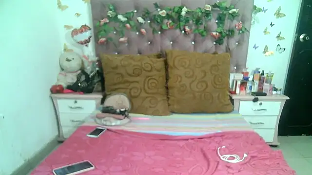 Snapshot of ValeriaTsx chatting on 10.19.25 ValeriaTsx online show from 10.19.25