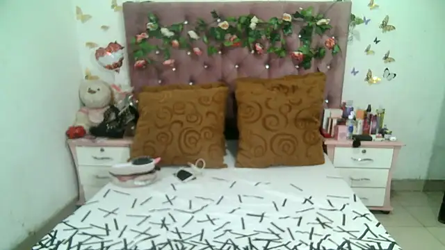 Snapshot of ValeriaTsx chatting on 10.20.25 ValeriaTsx online show from 10.20.25