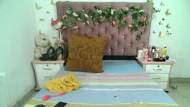 Snapshot of ValeriaTsx chatting on 10.29.25 ValeriaTsx online show from 10.29.25