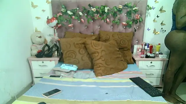 Snapshot of ValeriaTsx chatting on 10.30.25 ValeriaTsx online show from 10.30.25