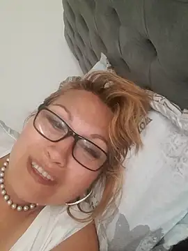 Snapshot of Kazsandraa chatting on 05.15.26 Kazsandraa online show from 05.15.26