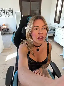 Lara Bergmann online show from 12.18.24