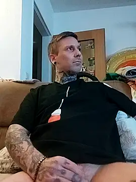 Snapshot of Schabernack1990 chatting on 02.21.25 Schabernack1990 online show from 02.21.25