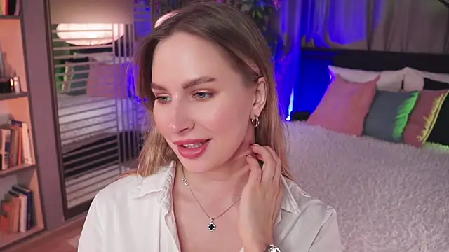 Snapshot of AnnLevine chatting on 01.19.25 AnnLevine online show from 01.19.25