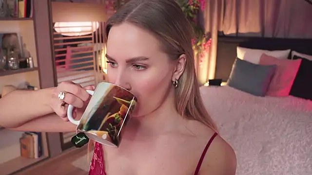 Snapshot of AnnLevine chatting on 01.21.25 AnnLevine online show from 01.21.25