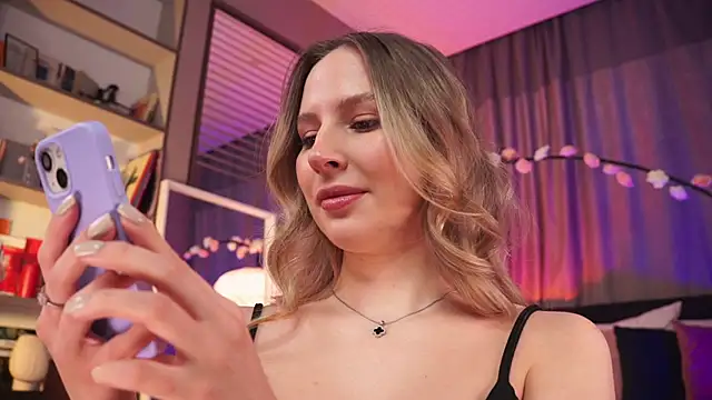 Snapshot of AnnLevine chatting on 03.08.25 AnnLevine online show from 03.08.25