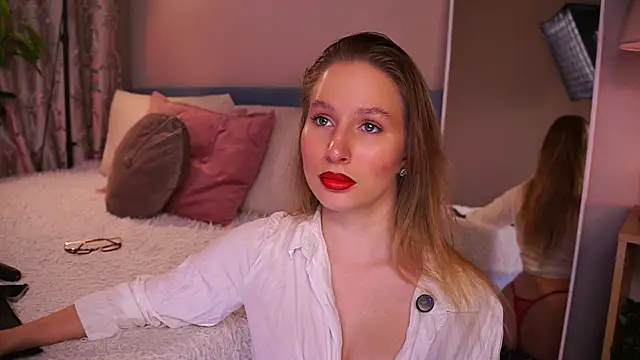 Snapshot of AnnLevine chatting on 10.16.25 AnnLevine online show from 10.16.25