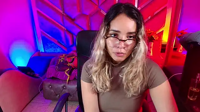 Olivia Fox69 online show from 12.22.25