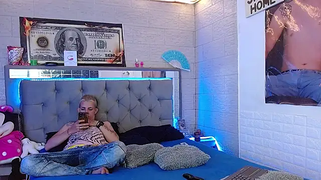 parejacaliente20154 online show from 12.06.24