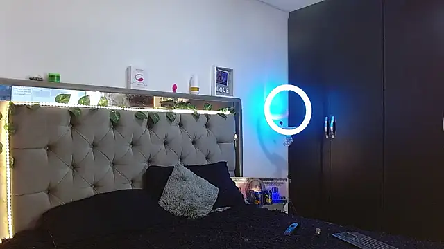 parejacaliente20154 online show from 12.14.24