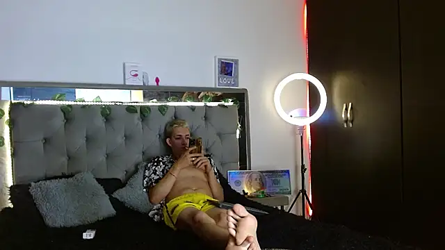 parejacaliente20154 online show from 12.16.24