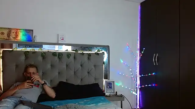 parejacaliente20154 online show from 12.27.24