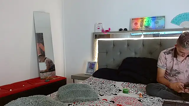 parejacaliente20154 online show from 01.15.25