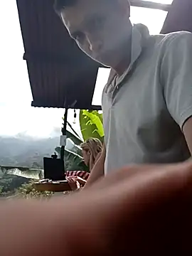 parejacaliente20154 online show from 02.14.25