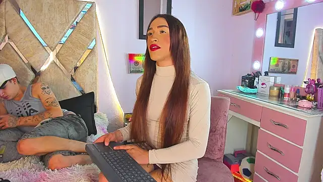 parejacaliente20154 online show from 11.05.25