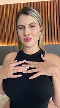 EmiilyAdams  online show from 04.16.26