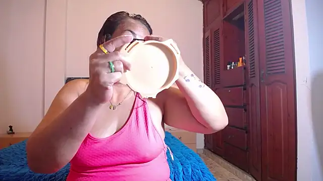 Snapshot of sofiamature01 chatting on 09.28.25 sofiamature01 online show from 09.28.25