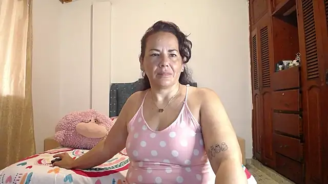 Snapshot of sofiamature01 chatting on 10.31.25 sofiamature01 online show from 10.31.25