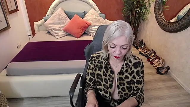 MeAmandaX online show from 01.04.25